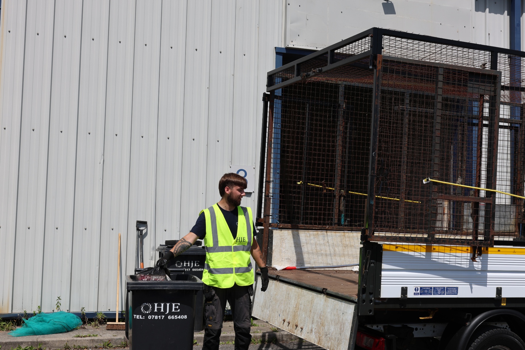 HJE operative on site